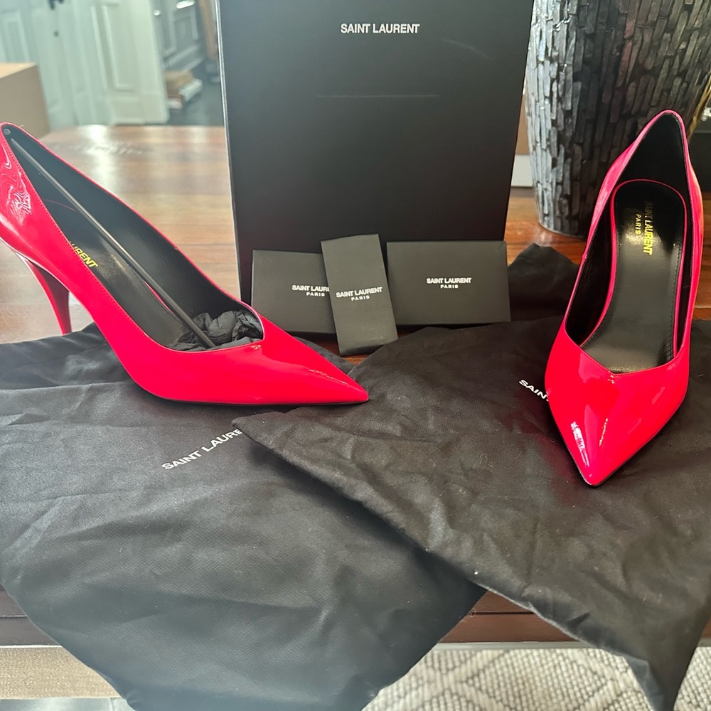 SAINT LAURENT 
Patent Calfskin Kiki 85 Pumps 41.5 Fuxia Fluo